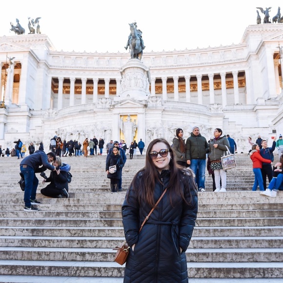 Meet your Posher, Hayley! - Picture 1 of 2